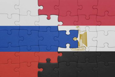 Mısırın renkli ulusal bayrağı ve Rusya bayrağının bulmacası. konsept