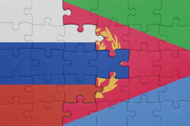Rusya bayrağı ve eritreanın renkli ulusal bayrağıyla bulmaca. konsept