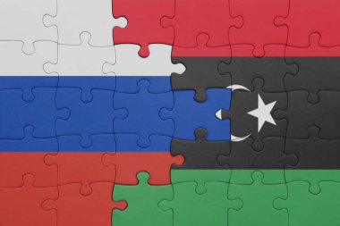 Libya 'nın renkli ulusal bayrağı ve Rusya bayrağı ile bulmaca. konsept