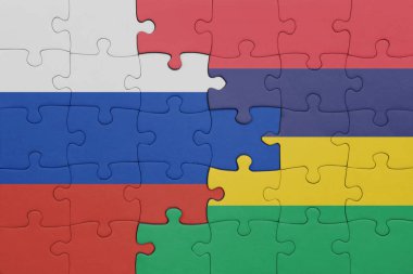 Mauritius 'un renkli ulusal bayrağı ve Rusya bayrağı ile bulmaca. konsept