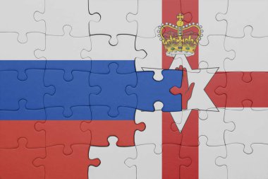 Kuzey İrlanda 'nın renkli ulusal bayrağı ve Rusya bayrağıyla ilgili bulmacalar. konsept