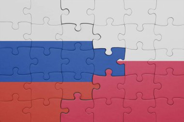 Polonya ve Rusya bayrağının renkli ulusal bayrağıyla bulmaca. konsept
