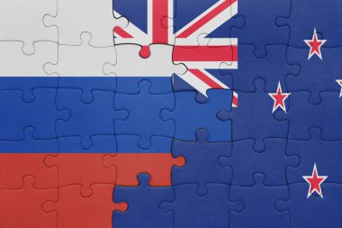 Yeni Zelanda 'nın renkli ulusal bayrağı ve Rusya bayrağının bulmacası. konsept