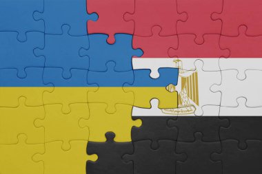 Mısırın renkli ulusal bayrağı ve Ukrayna bayrağının bulmacası. konsept