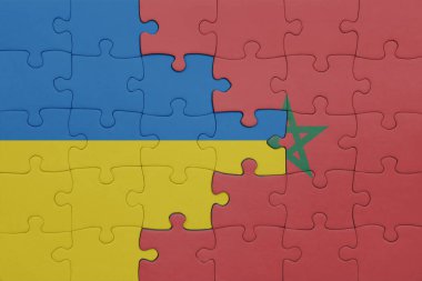 Fas 'ın renkli ulusal bayrağı ve Ukrayna bayrağı. konsept