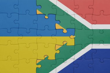 Güney Afrika 'nın renkli ulusal bayrağı ve Ukrayna bayrağı. konsept