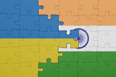 Hindistan 'ın renkli ulusal bayrağı ve Ukrayna bayrağı. konsept