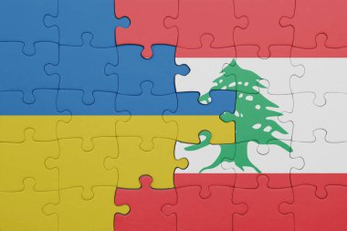 Lübnan 'ın renkli ulusal bayrağı ve Ukrayna bayrağı. konsept
