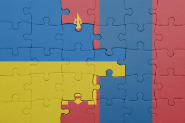 Moğolistan 'ın renkli ulusal bayrağı ve Ukrayna bayrağı. konsept