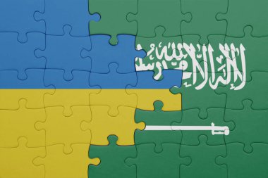 Suudi Arabistan 'ın renkli ulusal bayrağı ve Ukrayna bayrağı. konsept