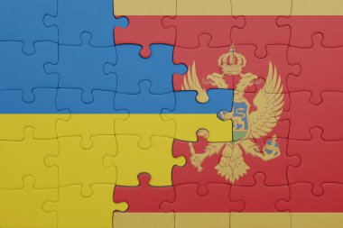 Moğolların renkli ulusal bayrağı ve Ukrayna bayrağı. konsept