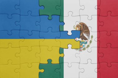 Meksika 'nın renkli ulusal bayrağı ve Ukrayna bayrağı. konsept