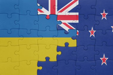Yeni Zelanda 'nın renkli ulusal bayrağı ve Ukrayna bayrağının bulmacası. konsept