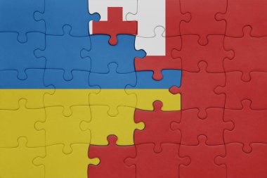 Tonga 'nın renkli ulusal bayrağı ve Ukrayna bayrağı. konsept