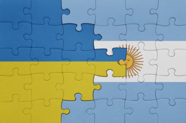 Arjantin 'in renkli ulusal bayrağı ve Ukrayna bayrağı. konsept