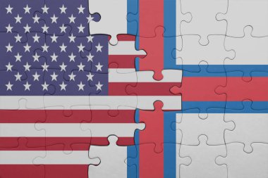 Faroe Adaları 'nın renkli ulusal bayrağı ve Amerika Birleşik Devletleri bayrağıyla bulmaca. konsept