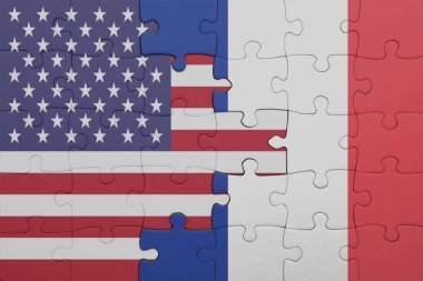 Amerika Birleşik Devletleri bayrağının ve Fransa 'nın renkli bayrağının bulmacası. konsept