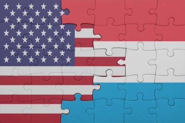Lüksemburg 'un renkli ulusal bayrağı ve Amerika Birleşik Devletleri bayrağının bulmacası. konsept