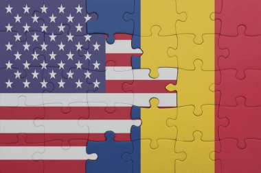 Romanya 'nın renkli ulusal bayrağı ve Amerika Birleşik Devletleri bayrağıyla ilgili bulmacalar. konsept