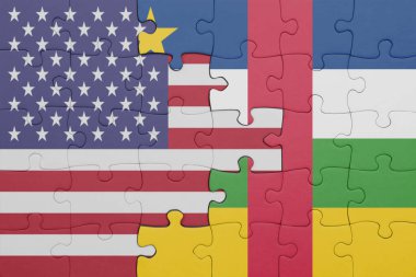 Orta Afrika Cumhuriyeti 'nin renkli ulusal bayrağı ve Amerika Birleşik Devletleri bayrağının bulmacası. konsept