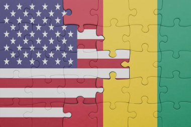 Gine 'nin renkli ulusal bayrağı ve Amerika Birleşik Devletleri bayrağının bulmacası. konsept