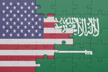 Suudi Arabistan 'ın renkli ulusal bayrağı ve Amerika Birleşik Devletleri bayrağı. konsept