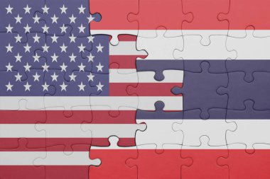 Tayland 'ın renkli ulusal bayrağı ve Amerika Birleşik Devletleri bayrağının bulmacası. konsept