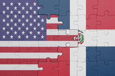 Dominik Cumhuriyeti 'nin renkli ulusal bayrağı ve Amerika Birleşik Devletleri bayrağının bulmacası. konsept