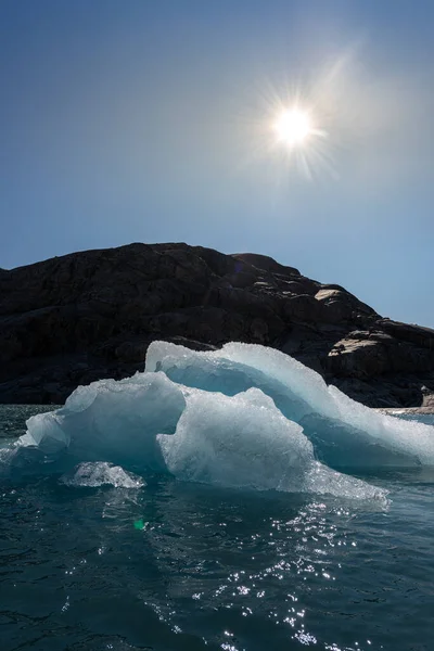 Trozo Hielo Glaciar Iluminado Por Sol Naciente Folgefonna Glacier Mosevatnet —  Fotos de Stock
