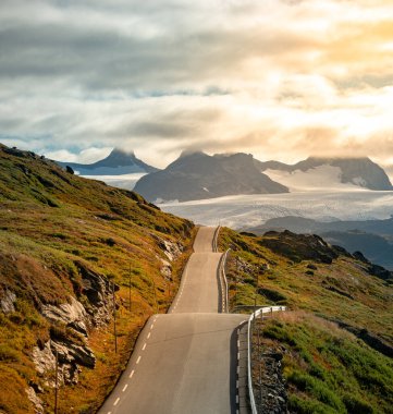 Sognefjellet Sahne Yolu - 55 Norveç dağ geçidi Lom 'dan Gaupne' a