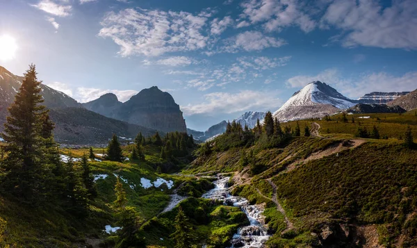 Helen Lake Trail Met Cirque Peak Achtergrond — Stockfoto