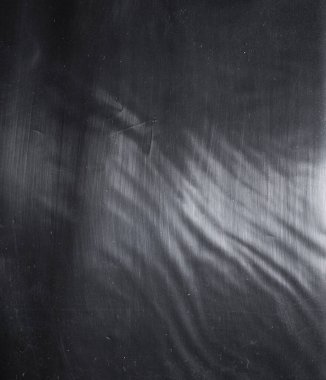 koyu mat polietilen dokuyu çizmiş.