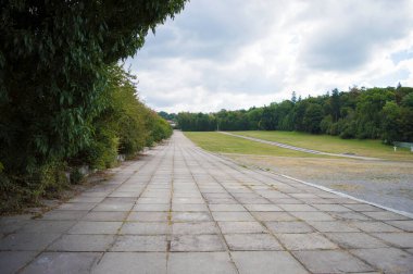 antika döşemeleri olan eski kare