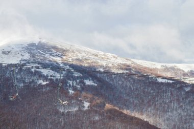 Gökyüzüne karşı dağ manzarası