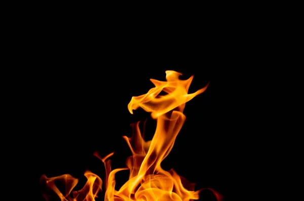 Фото Желто Оранжевого Пламени Черном Фоне — стоковое фото