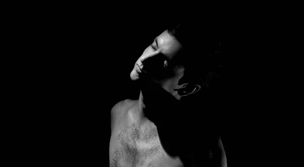 Photo Expressive Portrait Noir Blanc Homme Avec Une Lumière Dure — Photo