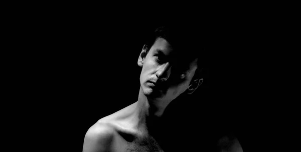 Ausdrucksstarkes Foto Schwarz Weiß Porträt Eines Kerls Mit Hartem Licht — Stockfoto