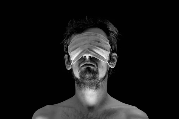 Retrato Tipo Sobre Fondo Negro Una Máscara Los Ojos — Foto de Stock