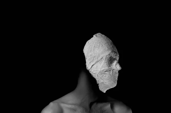 Schwarz Weiß Foto Eines Mannes Mit Gipsmaske — Stockfoto