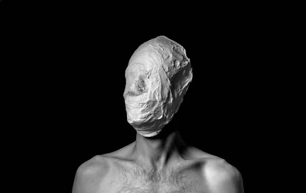 Ασπρόμαυρη Φωτογραφία Ενός Άνδρα Γύψινη Μάσκα — Φωτογραφία Αρχείου