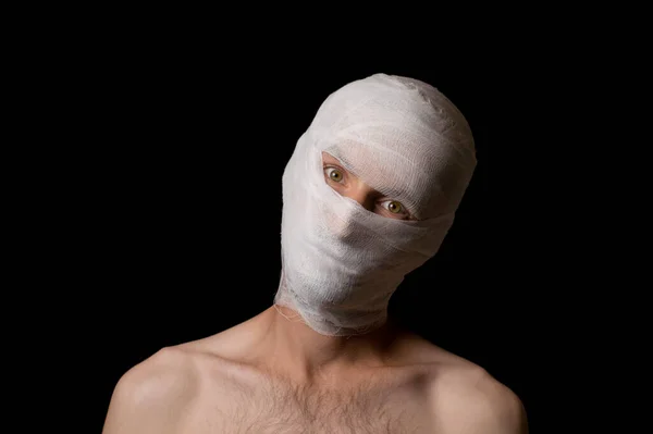 包帯に包まれた男の頭の肖像画 — ストック写真