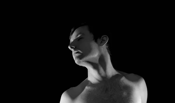 Černobílý Foto Portrét Chlapa Dramatickém Osvětlení — Stock fotografie