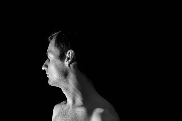 Schwarz Weiß Fotoporträt Eines Typen Dramatischer Beleuchtung — Stockfoto