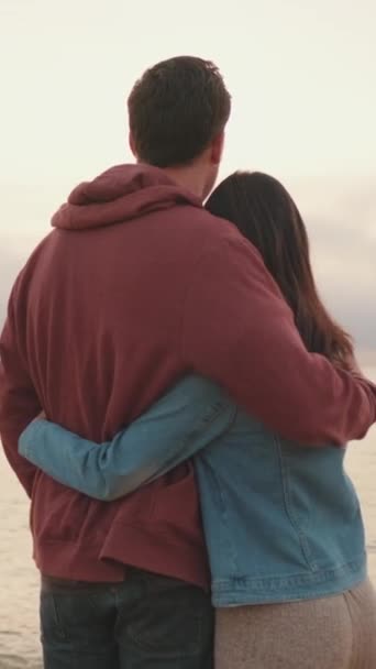 Yakın Çekim Kadın Erkek Birlikte Vakit Geçirmekten Zevk Alır — Stok video