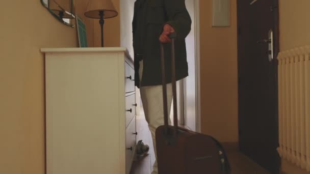 Man Returns Home Trip Suitcase Looks Himself Mirror — Stok video