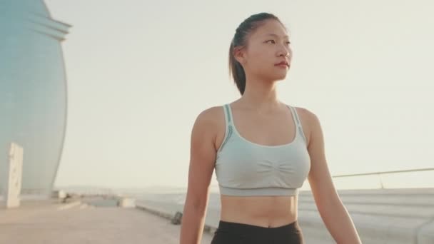 Asian Girl Sports Top Walking Morning Time — Stockvideo