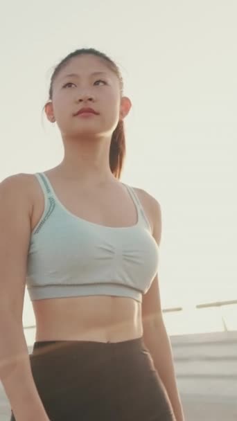 Vertical Video Asian Girl Sports Top Walking Morning Time — Vídeos de Stock