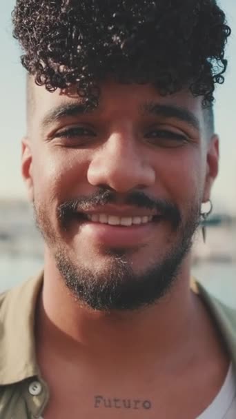 Vertical Video Close Young Smiling Man Dressed Olive Color Shirt — Vídeo de stock