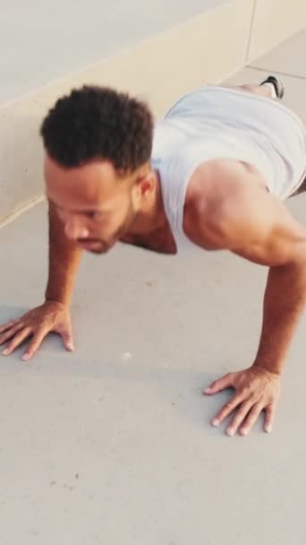 Vertical Video Young Bearded Male Athlete Doing Workout Push Ups — Vídeo de Stock