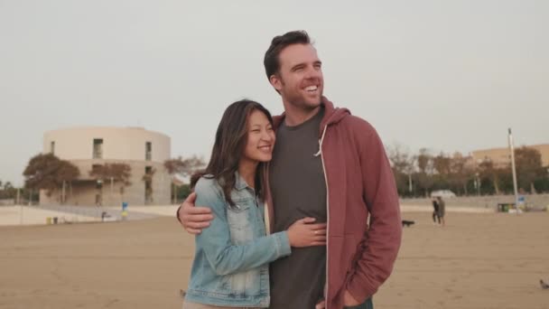 Pria Dan Wanita Saling Menikmati Kebersamaan — Stok Video